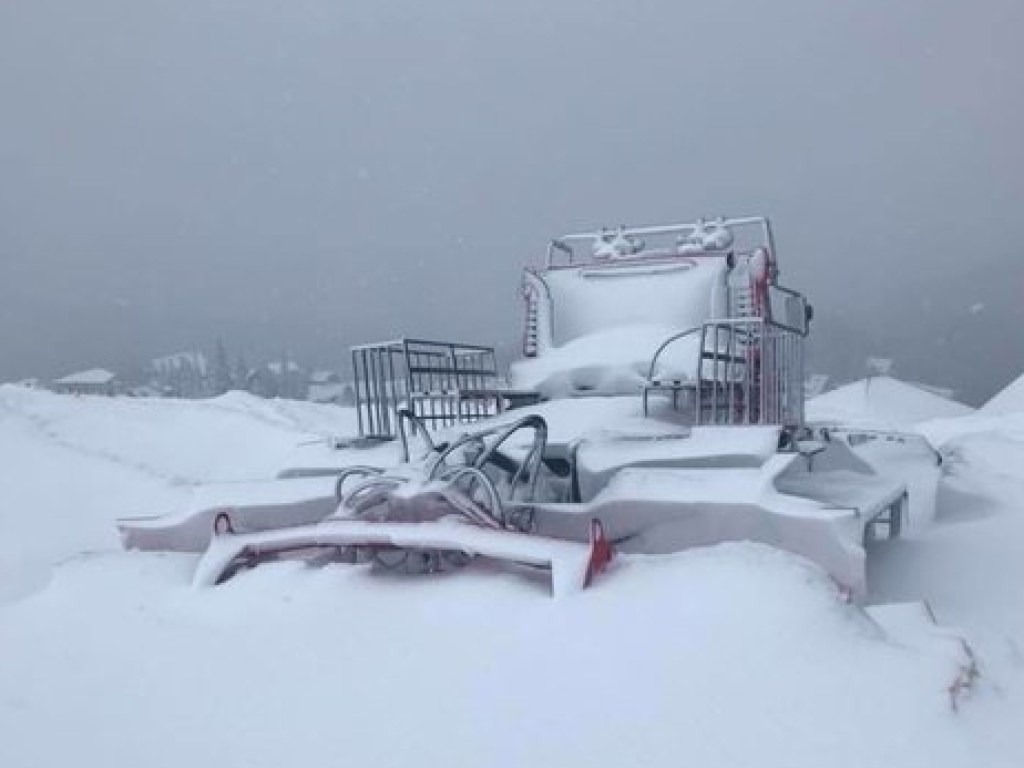 Открытие зимнего сезона: Карпаты обильно засыпает снегом (ФОТО)
