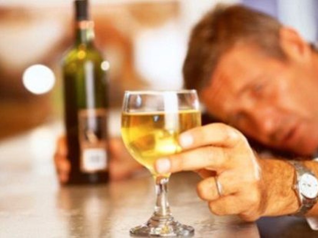 Ученые объяснили тягу к алкоголю 
