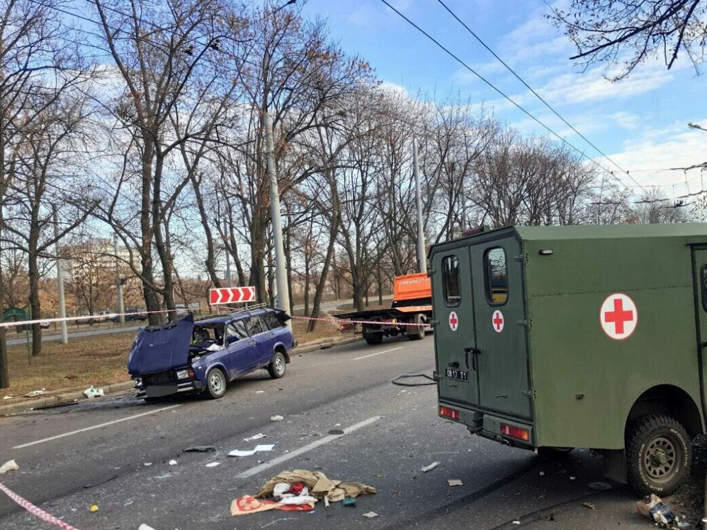 В ДТП с военной скорой в Харькове пострадали четверо человек (ФОТО)