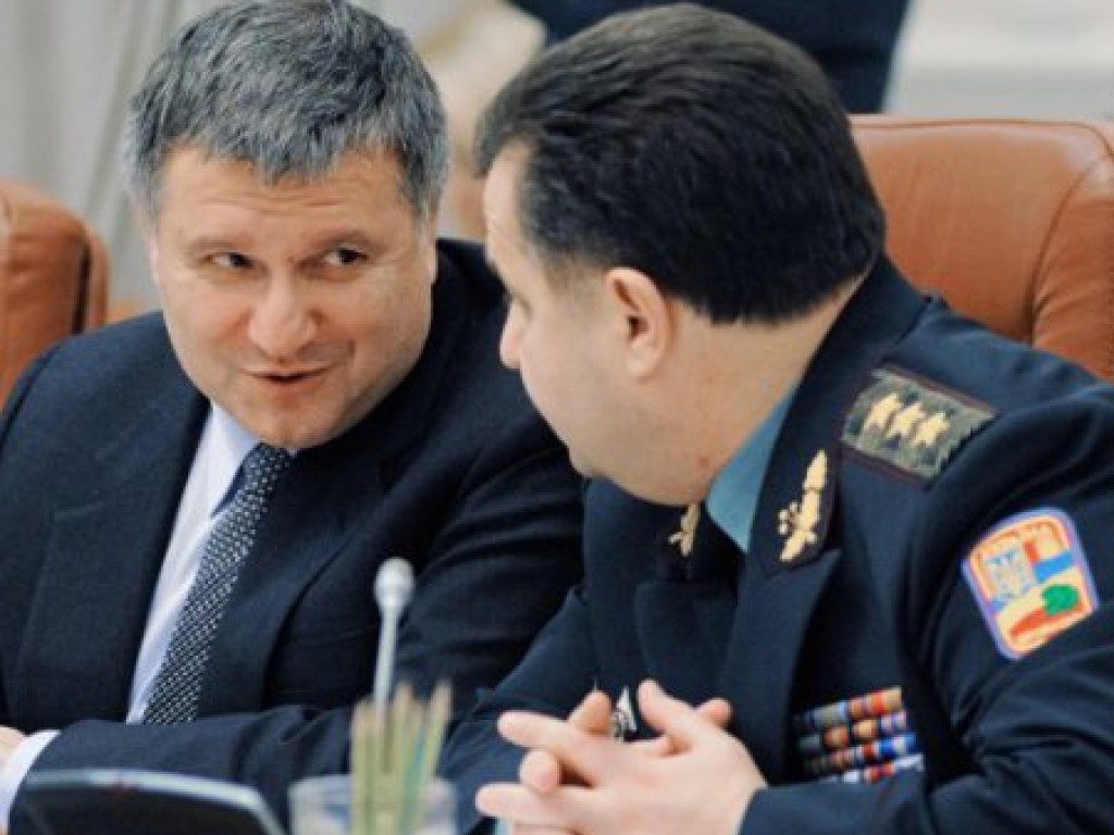 Полторак и Аваков распределят между своими ведомствами оставшиеся миллиарды Януковича