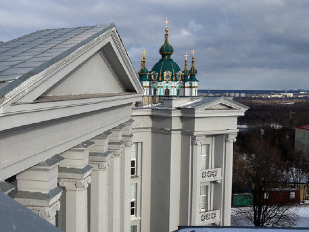 Неизвестные хулиганы пытались сжечь Андреевскую церковь в Киеве (ФОТО)