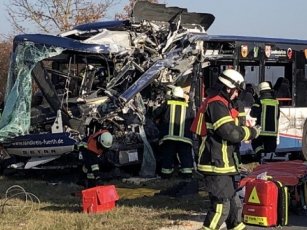 Драма в Германии: в результате столкновения двух школьных автобусов травмы получили пятеро человек