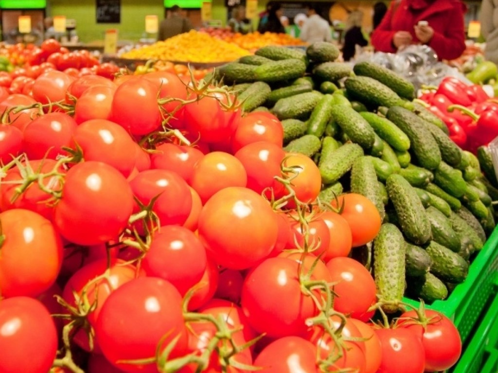 К концу месяца огурцы и помидоры подорожают до 50 гривен за килограмм – эксперт