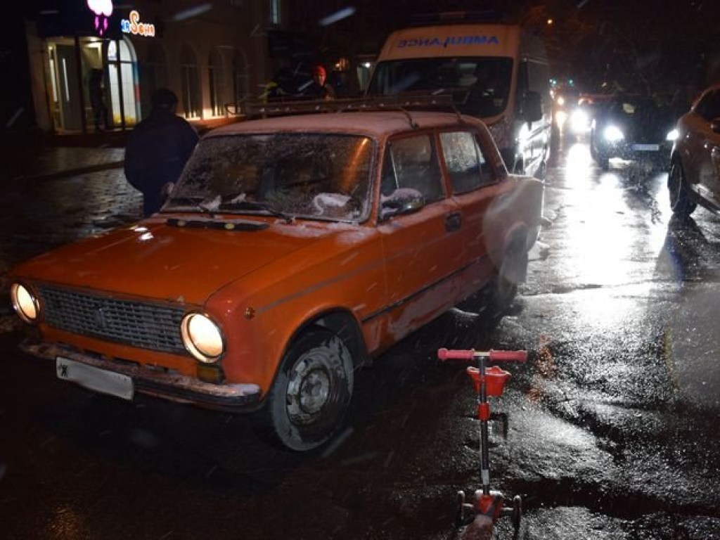 В центре Николаева «Жигули» сбили 4-летнего мальчика и его мать (ФОТО)