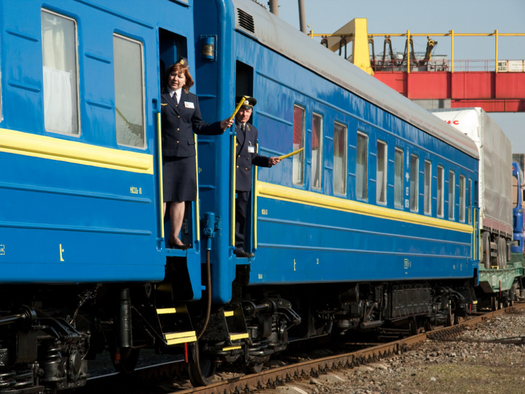 Под Киевом поезд насмерть сбил пенсионерку (ФОТО)