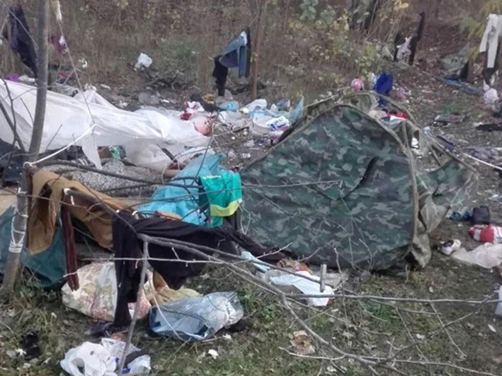 Умер от руки приятеля: в Полтаве в палатке убили бездомного (ФОТО)