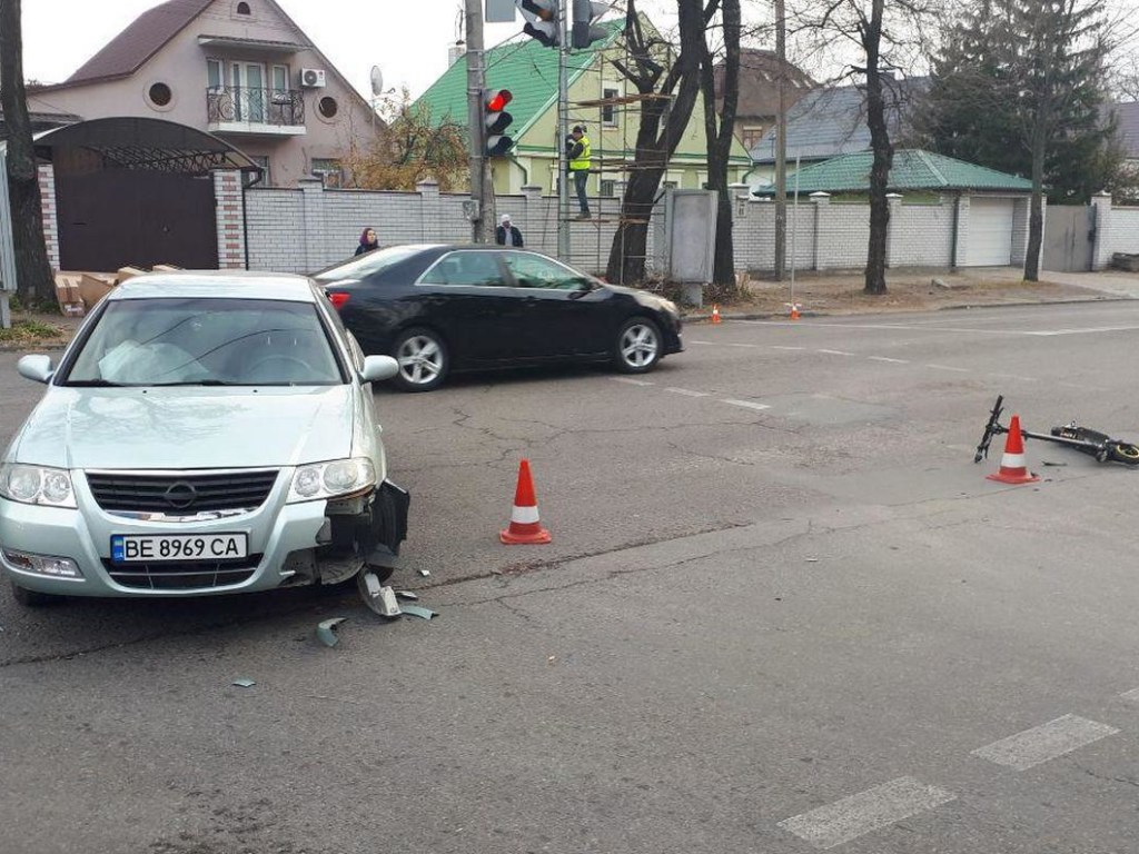 Nissan сбил пожилого мужчину на самокате в Днепре (ФОТО)