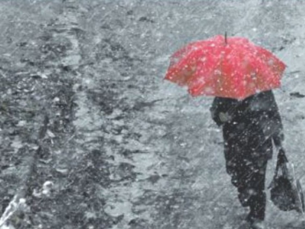 Синоптик: Сегодня в большинство областей циклон принесет сильные дожди с мокрым снегом (КАРТА)