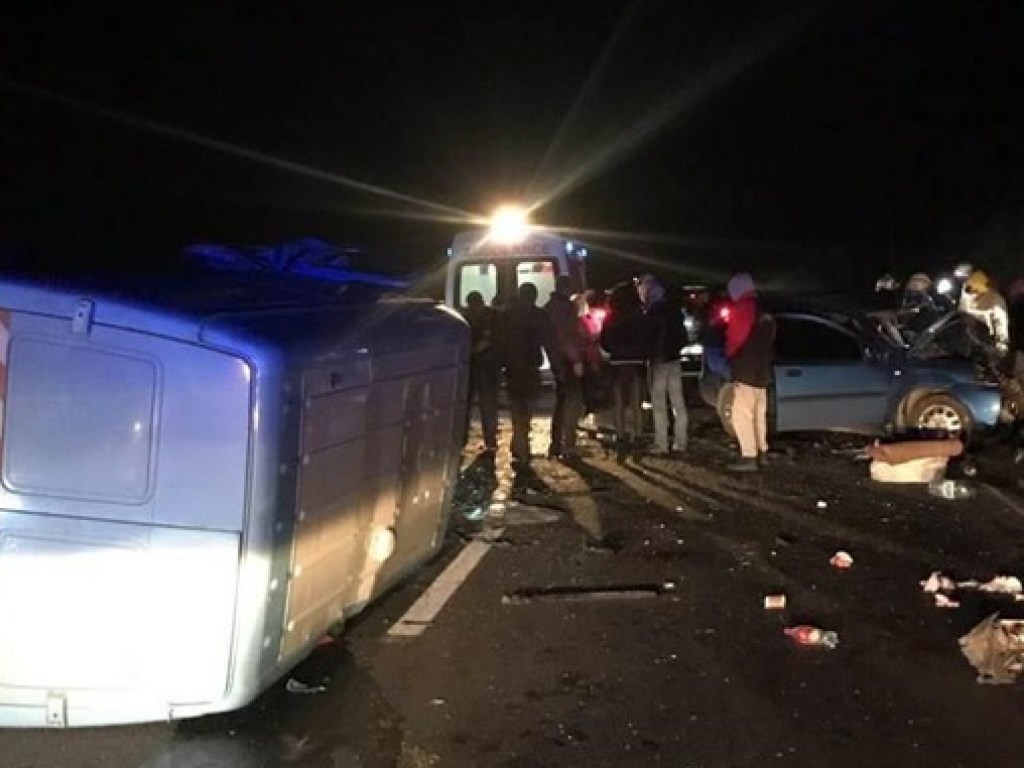 20-летний водитель Chevrolet  убил себя в ДТП на окружной дороге Харькова
