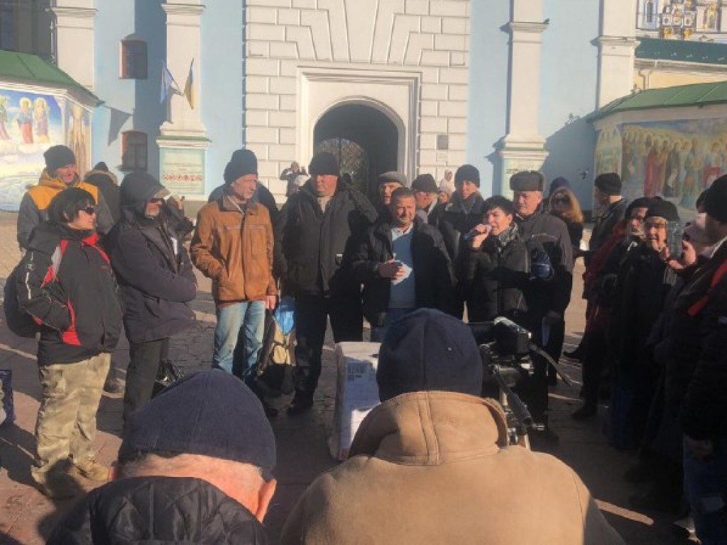 В Киеве на Михайловской площади прошло вече против Порошенко и «преступной власти» (ФОТО)
