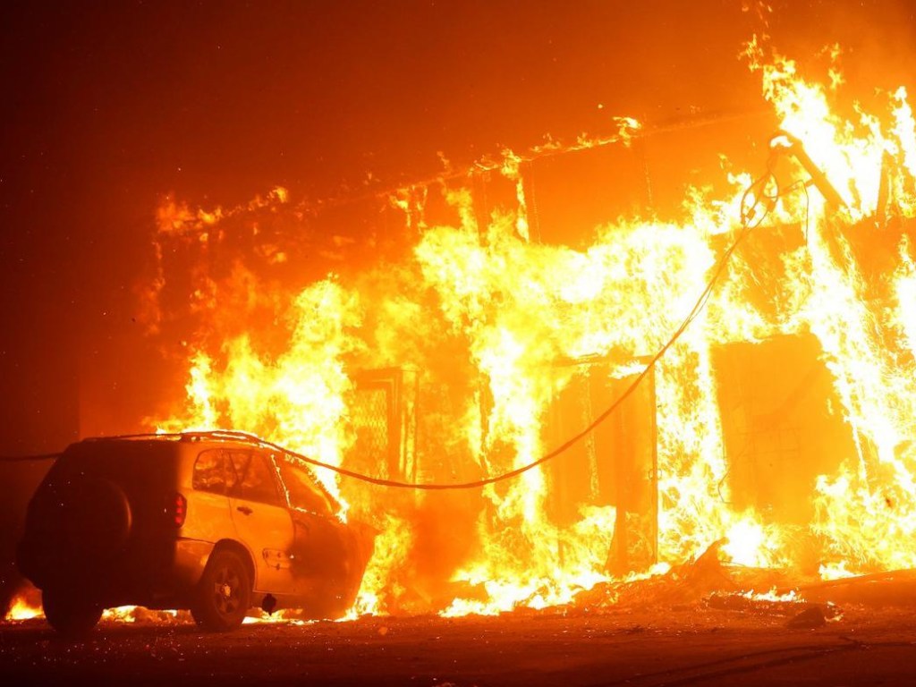 Число погибших в от пожаров в США возросло до 80 человек