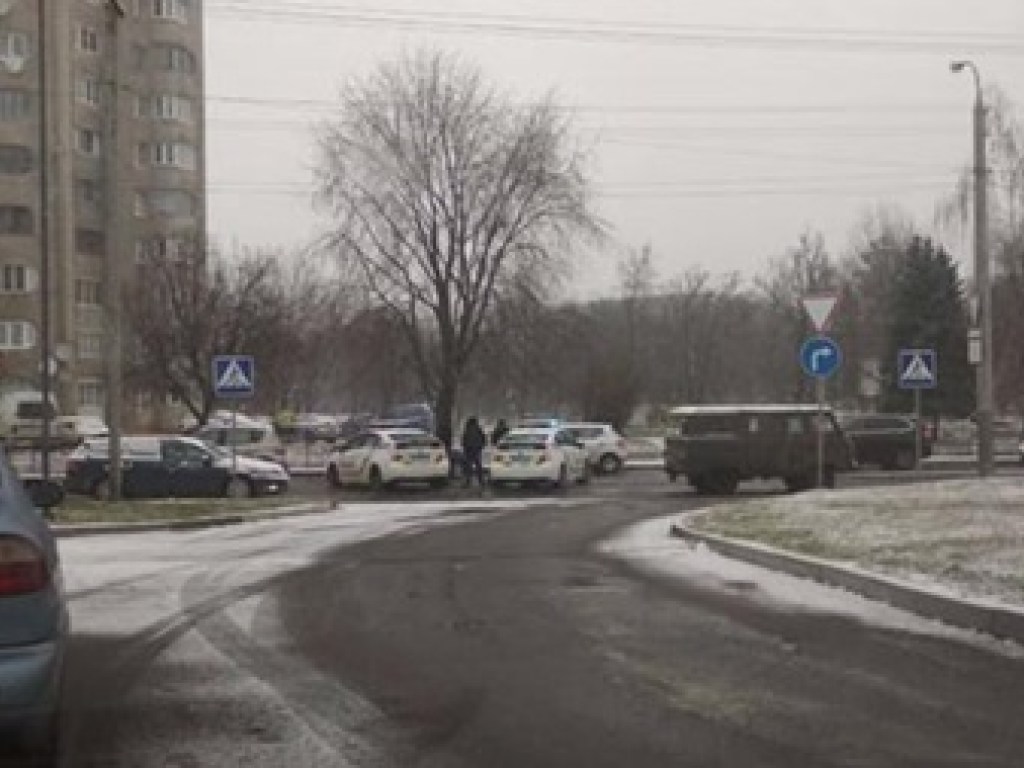 В спальном районе Львова дорогу не поделили патрульное авто и «буханка» (ФОТО)