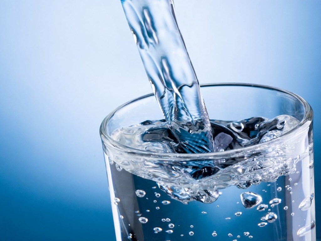 Чрезмерное употребление воды несет опасность для жизни и здоровья – ученые