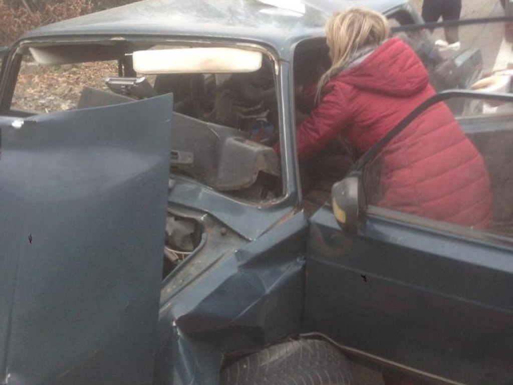 В Винницкой области «семерка» врезалась в отбойник, погибло 3 человека (ФОТО, ВИДЕО)