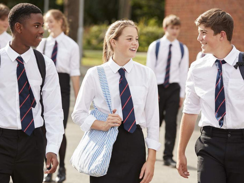 17 британских школьников решили одновременно сменить пол (ФОТО)