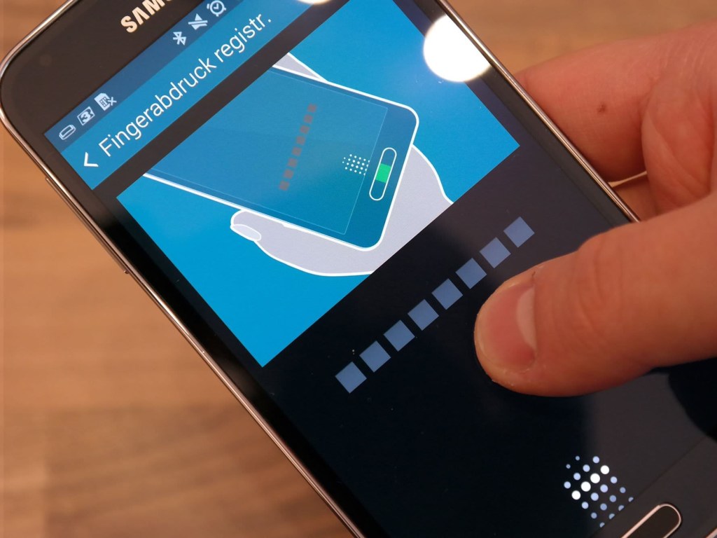 Специалисты рассказали, как можно обойти защиту сканера отпечатка пальца на любом смартфоне