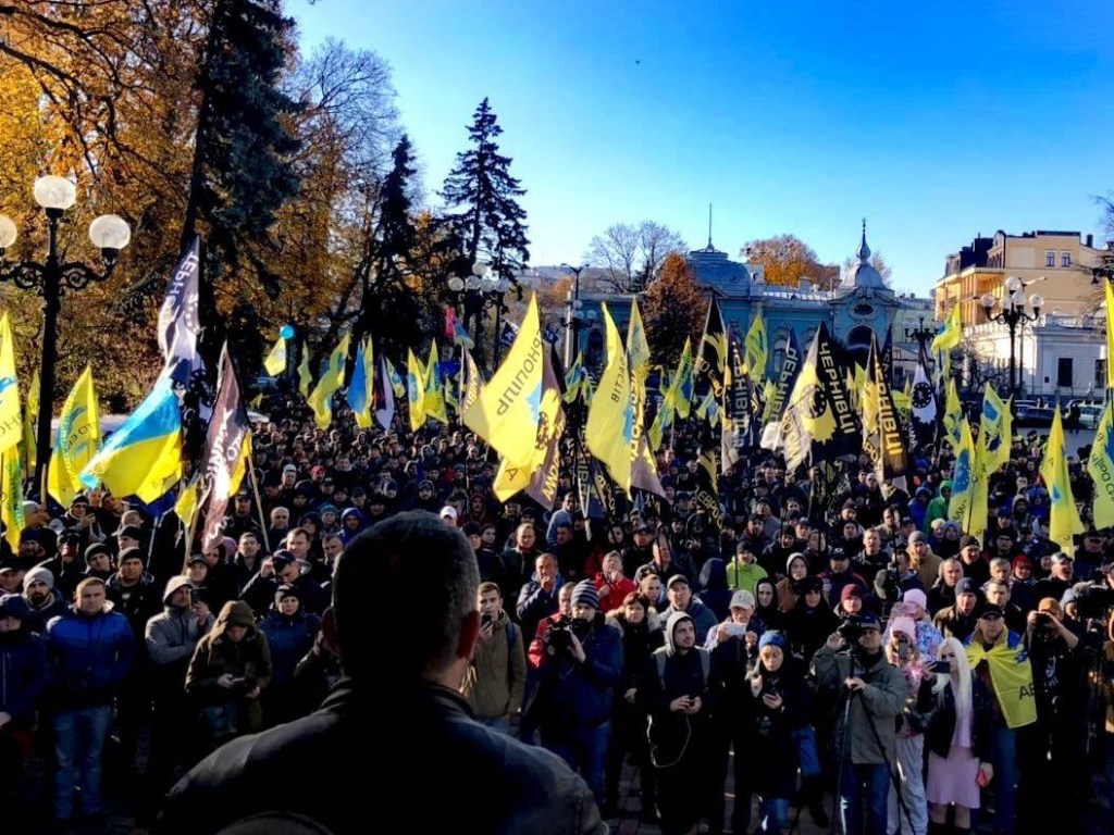 Депутаты хотят «протянуть» закон, согласно которому им будет удобно растаможить свои дорогие авто – митингующие «евробляхеры»