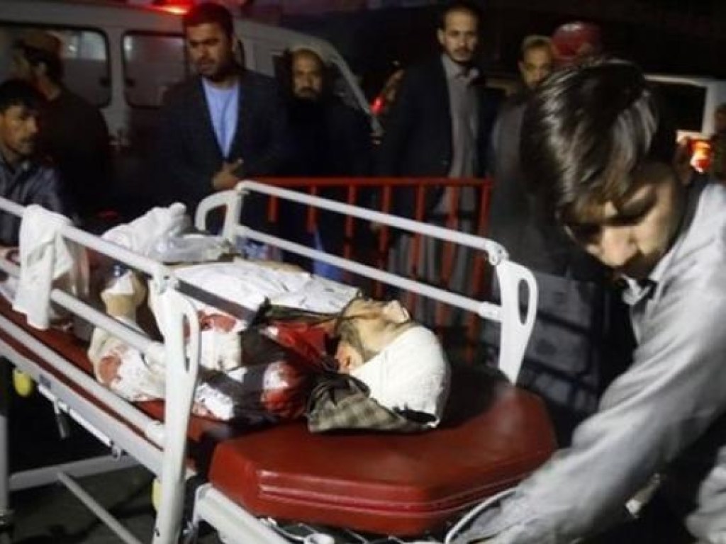Смертник совершил теракт в центре Кабула, десятки жертв (ФОТО)