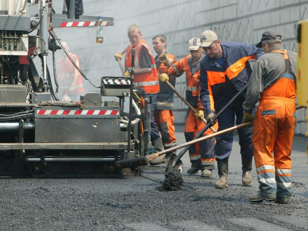 Власть затягивает ремонт дорог до холодов, чтобы создавать видимость работы – депутат Киевсовета