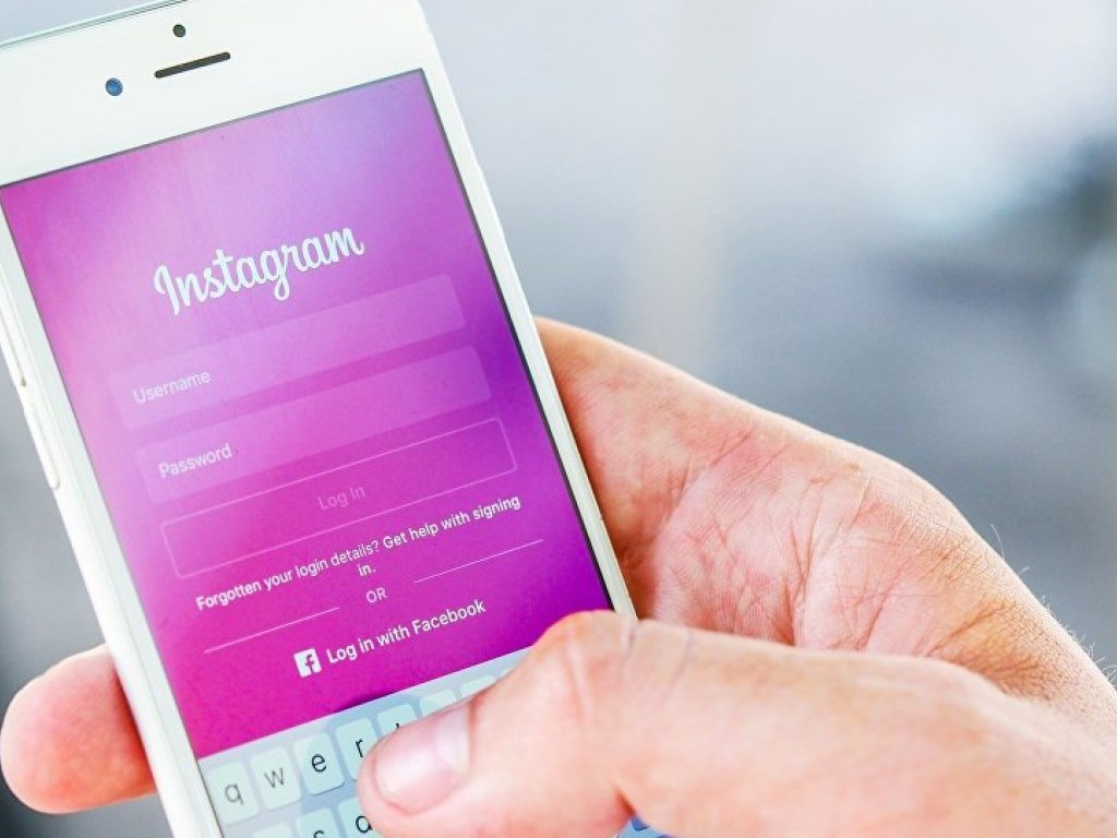 В Instagram и Facebook произошел сбой: пользователи соцсетей по всему миру сообщили о проблеме