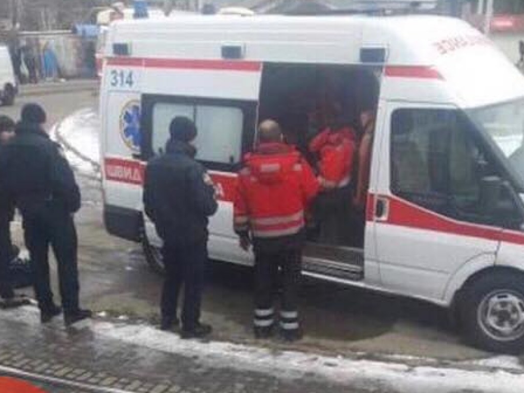 ЧП на станции метро «Вокзальная»: мужчина упал и разбил голову (ФОТО)
