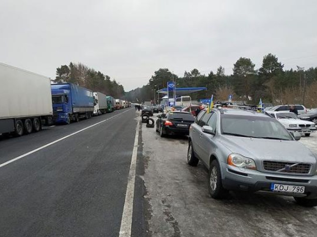 Полиция призвала владельцев «евроблях» разблокировать дороги