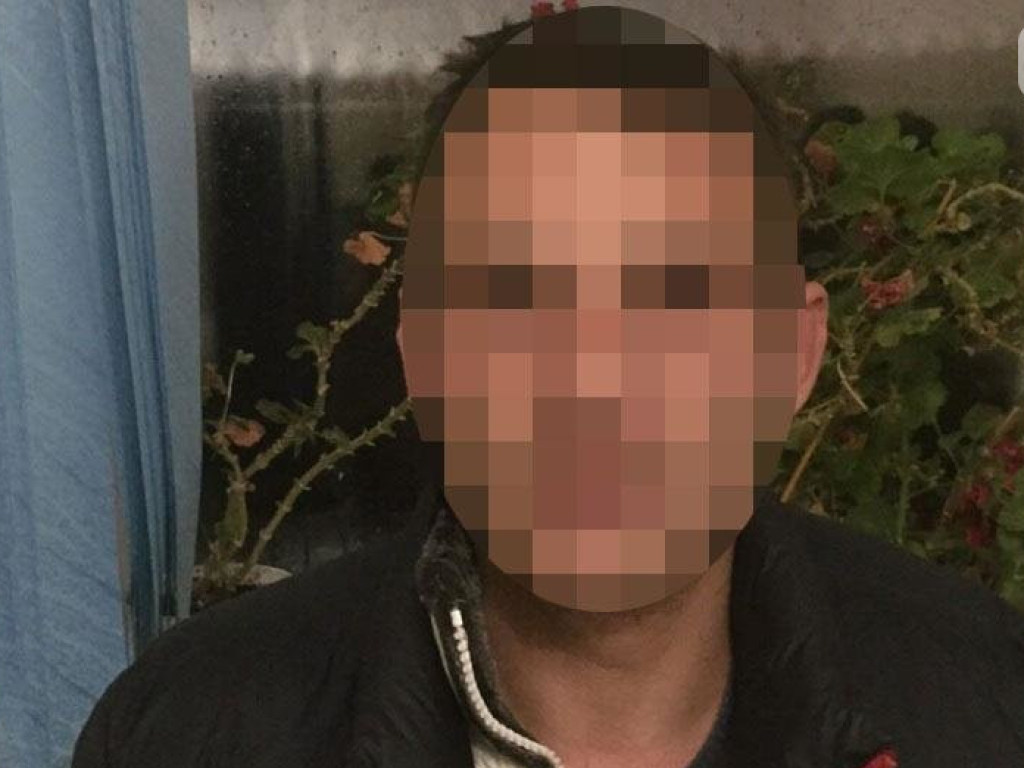 В Одесской области вооруженный грабитель напал на подростка