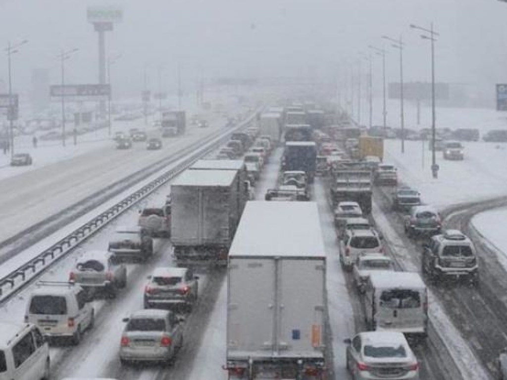 Украинцев предупредили о чрезвычайных ситуациях на дорогах из-за погодных условий