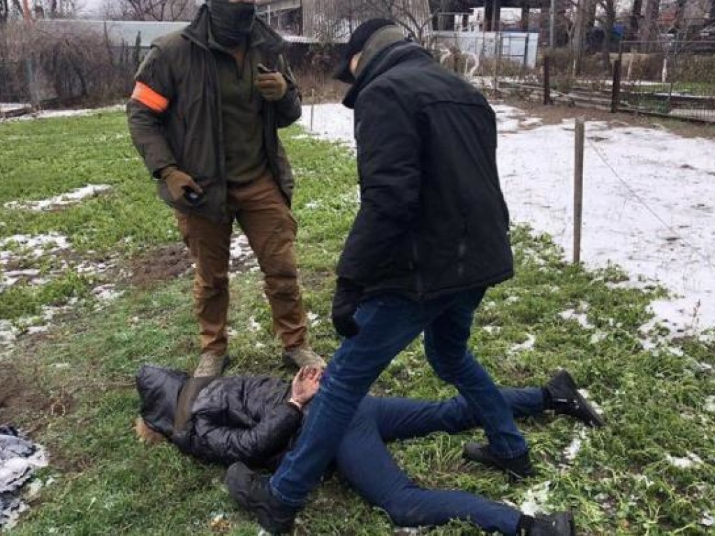 Под Киевом полицейский «погорел» на взятке в 100 тысяч гривен