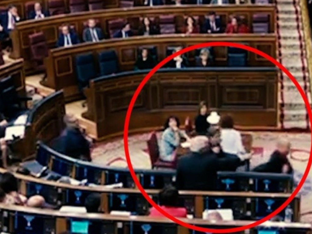 Глава МИД Испании Боррель заявил, что каталонский депутат в него плюнул (ВИДЕО)
