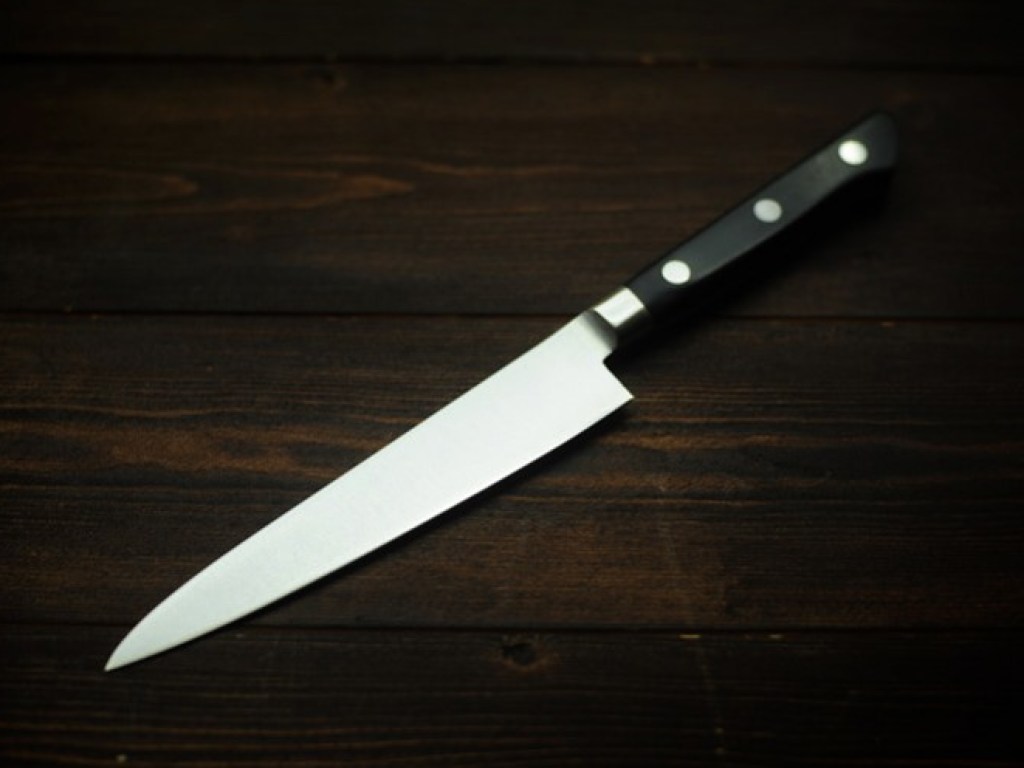 В Киеве 35-летняя женщина ударила кухонным ножом в живот сожителя