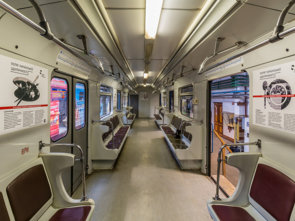 Один из вагонов киевского метро превратили в музей (ФОТО)
