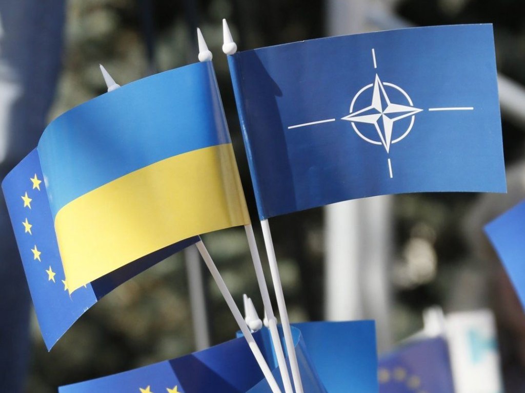 Депутаты хотят вписать в Конституцию устремление Украины в НАТО и ЕС