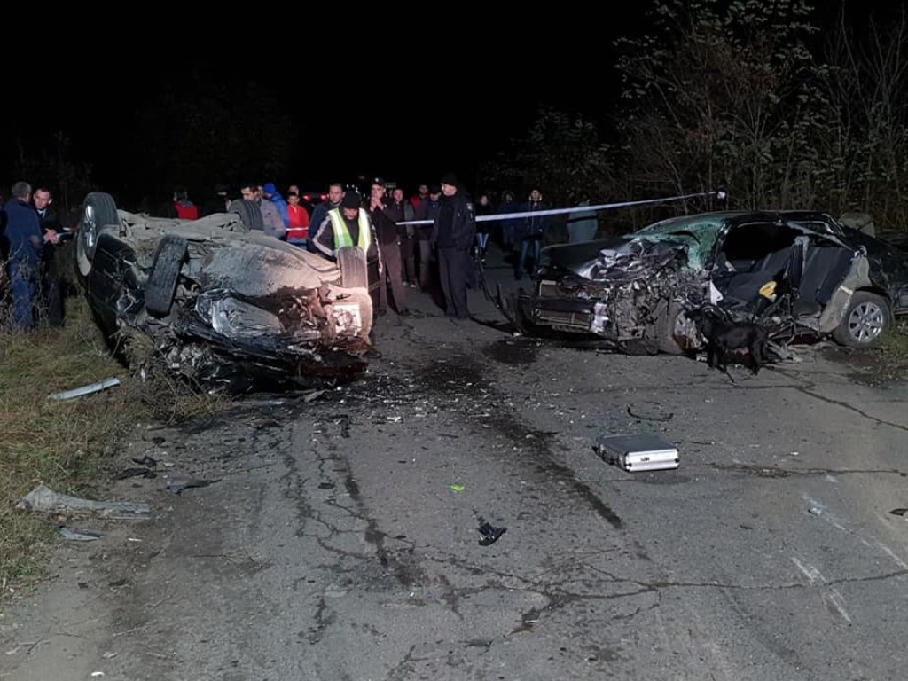 Ужасное ДТП на Закарпатье с участием Toyota и Skoda: два человека погибли, еще двое получили травмы (ФОТО)