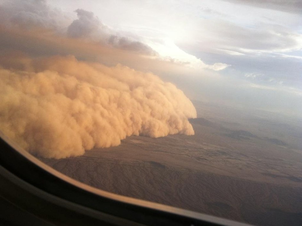 На видео удалось снять песчаную бурю в Австралии (ВИДЕО)