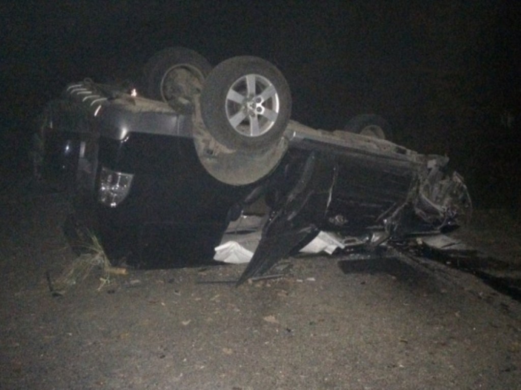 Mercedes и Mitsubishi лоб в лоб столкнулись на трассе Киев-Чоп в Закарпатской области (ФОТО)  