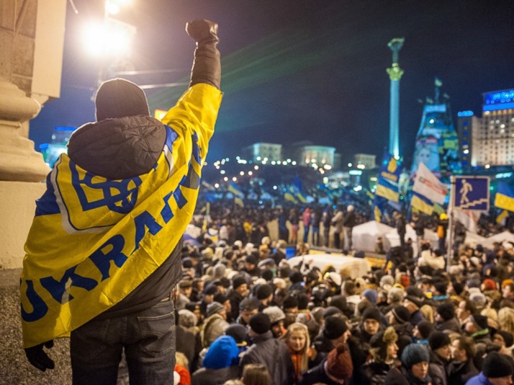 Люди на Майдане требовали выполнять Конституцию, а не растоптать ее – эксперт