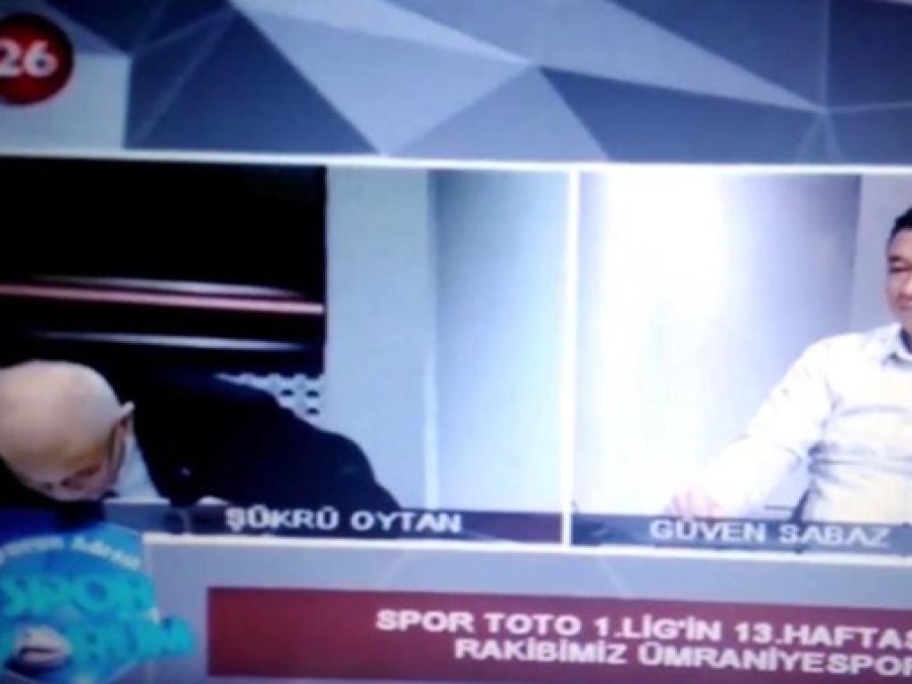 ЧП в прямом эфире: у турецкого спортивного комментатора случился сердечный приступ