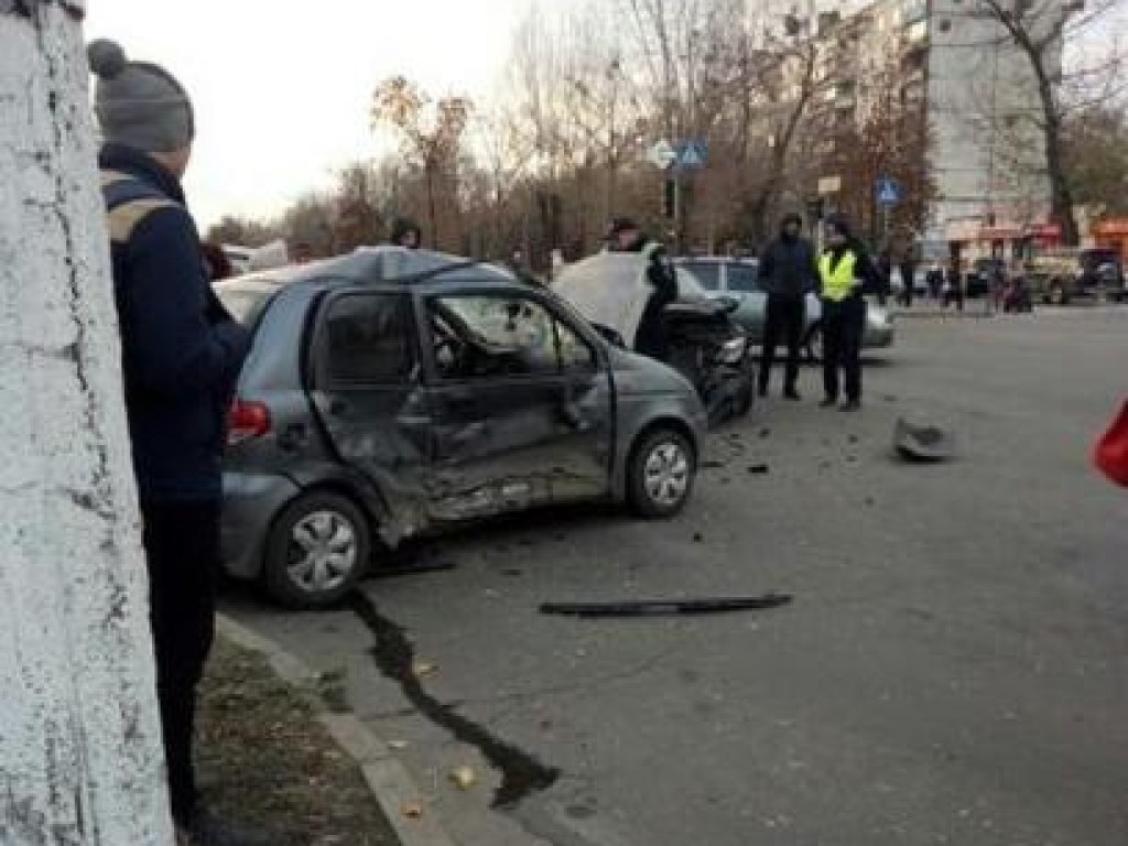 ДТП с опрокидыванием в Харькове: дорогу не поделили Volkswagen и Daewoo (ФОТО)