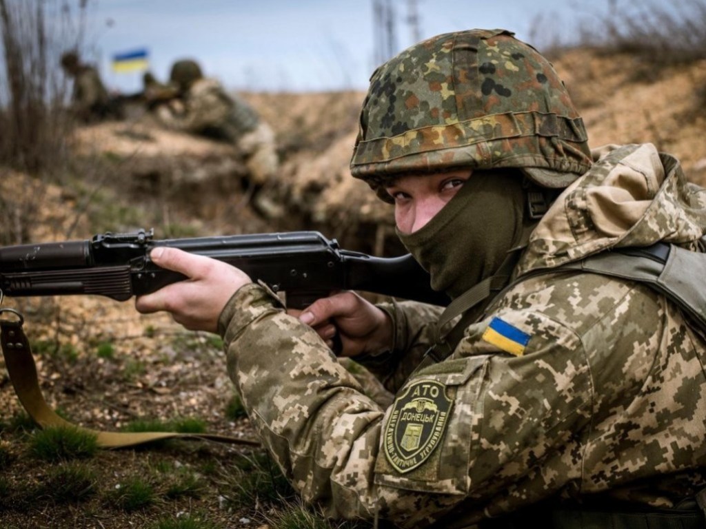 Противник совершил четыре обстрела позиций украинских военных в зоне проведения ООС