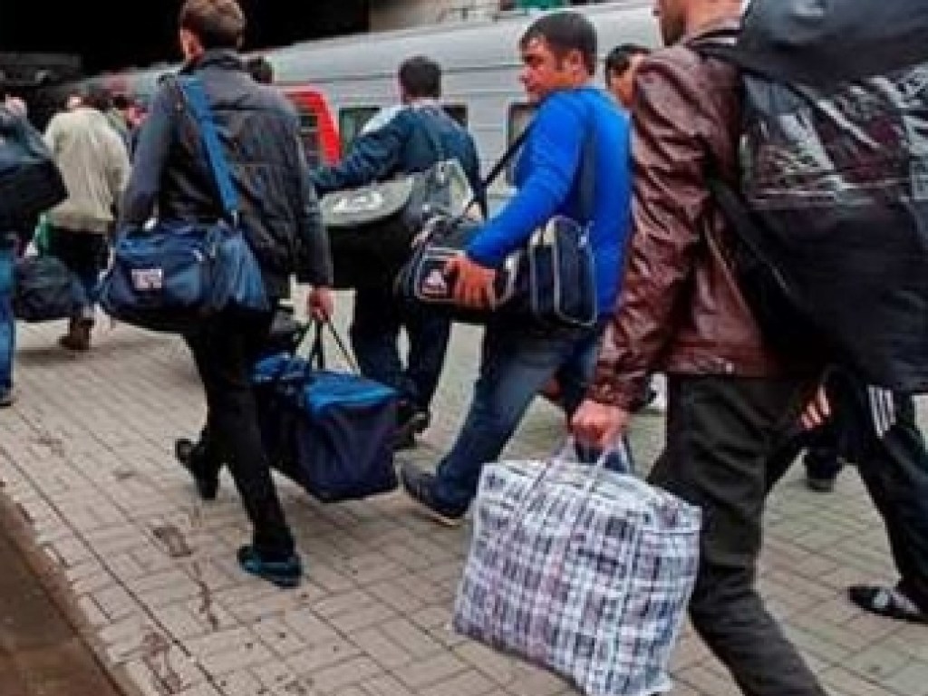 Декларации для заробитчан: Украинские мигранты могут превратиться в эмигрантов – эксперт