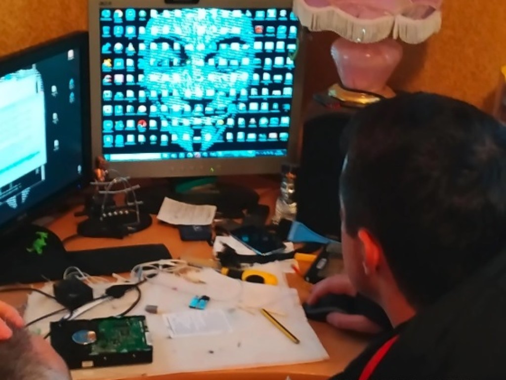 Во Львовской области удалось обезвредить опасного хакера (ФОТО)