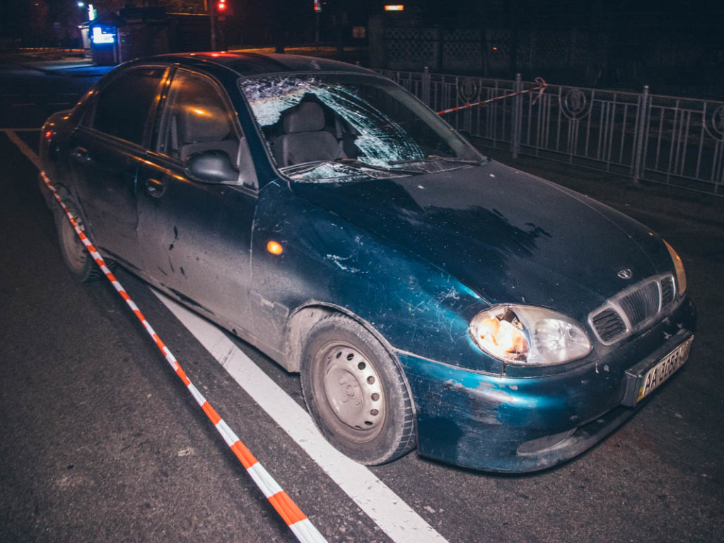 В Киеве на Харьковском шоссе Lanos сбил пьяного пешехода (ФОТО)
