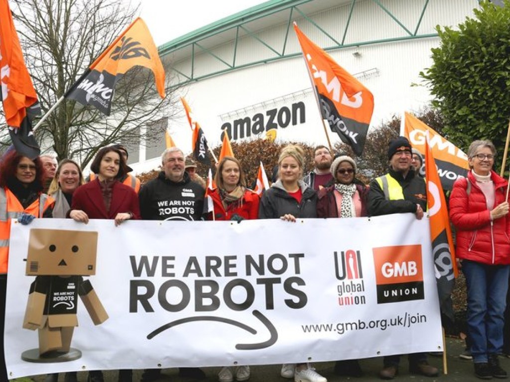 Испортили «черную пятницу»: работники Amazon устроили забастовку в день распродажи (ВИДЕО)