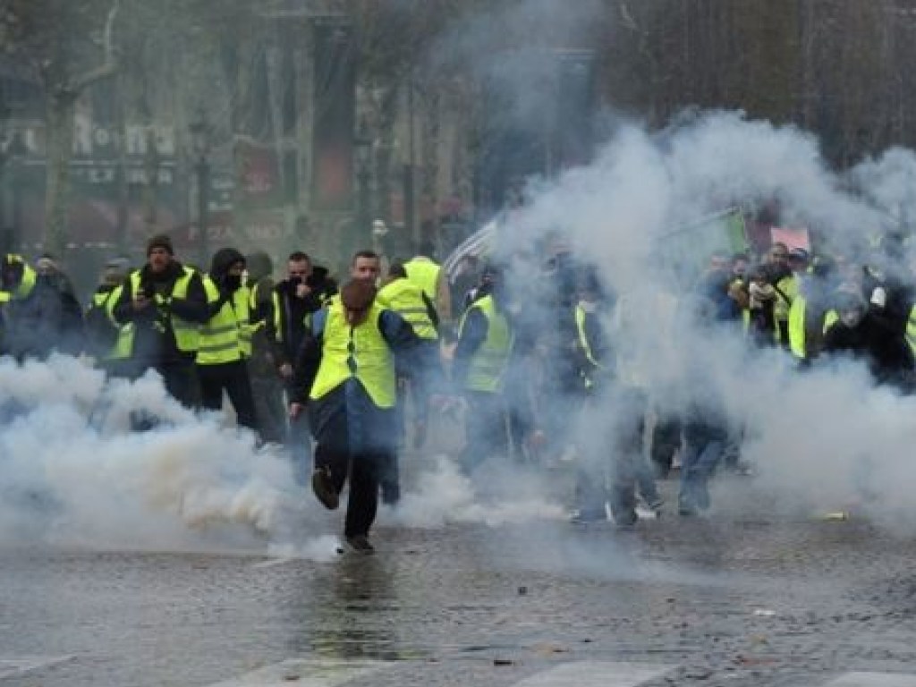 Во Франции назревает новая революция – европейский аналитик
