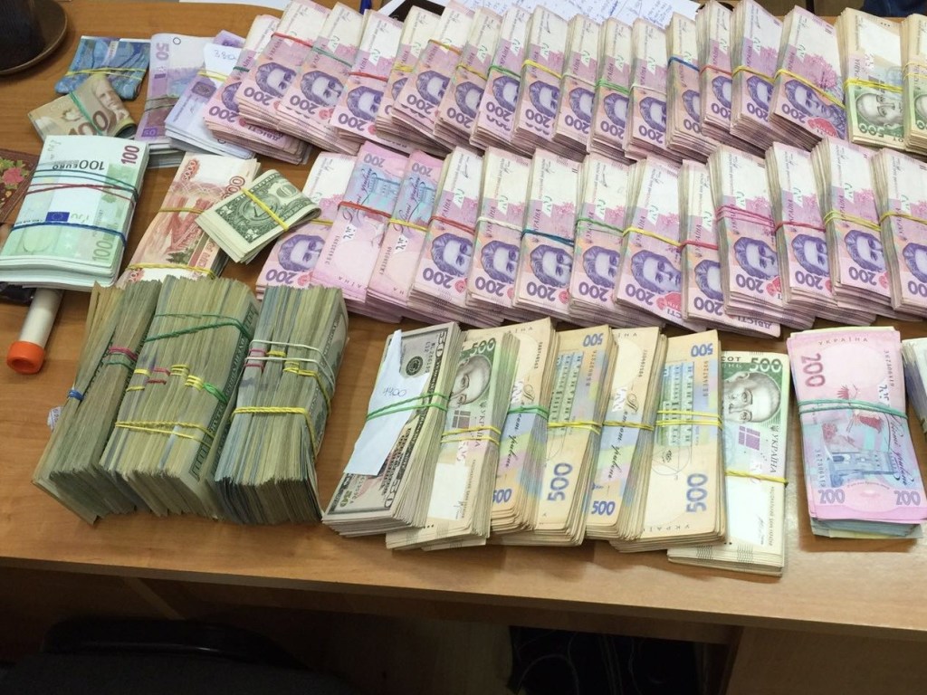 В Сумах разоблачили конвертационный центр: изъяли 400 тысяч гривен