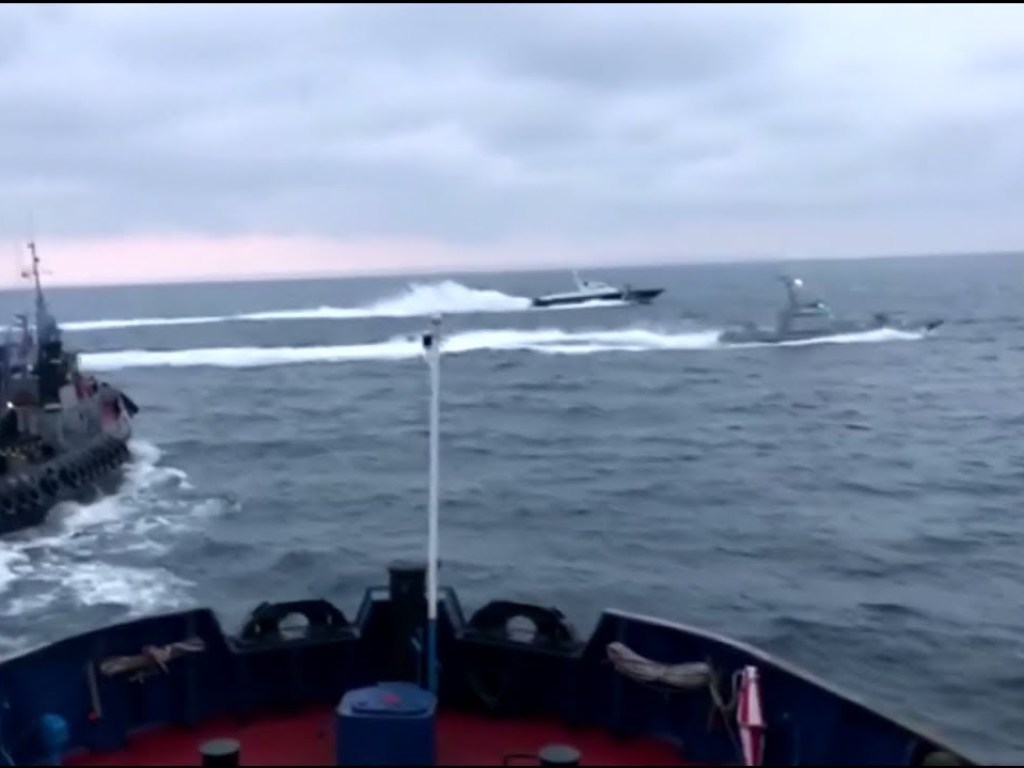 Появилось видео тарана украинских ВМС на Азове