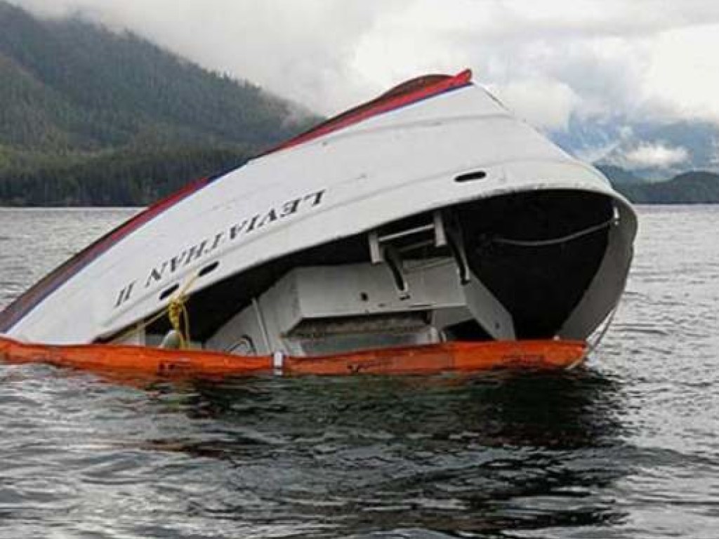 На озере Виктория под воду ушла яхта с «золотой молодежью» (ФОТО)