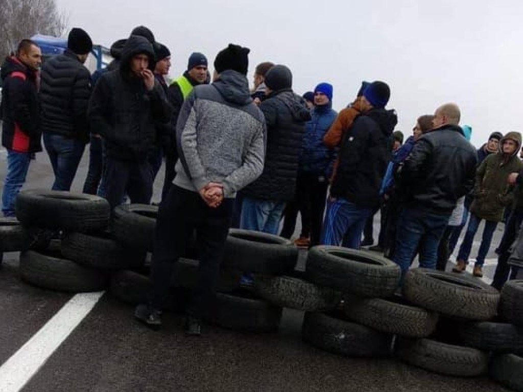 Недовольные «евробляхеры» начали перекрывать границу с Польшей (ФОТО)