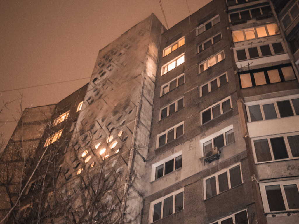 На столичной Оболони сгорела квартира парализованного слепого пенсионера (ФОТО, ВИДЕО)